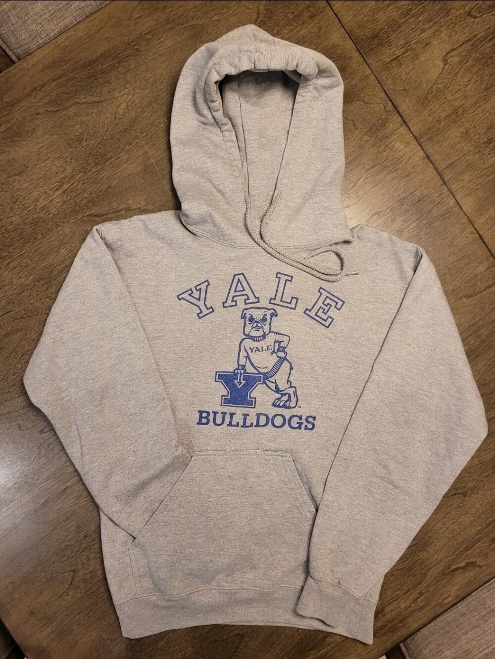 Pre-owned Tee Luv Yale Bulldogs pullover hoodie in gray. Size Small/unisex
